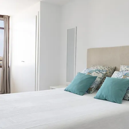 Prime Location 2-bedroom With Seaviews In Torremolinos