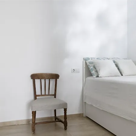 Prime Location With Seaviews In