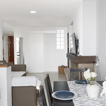 Apartment Prime Location 2-bedroom With Seaviews In *