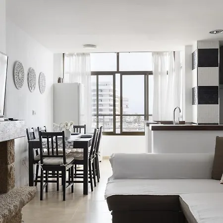 Prime Location 2-bedroom With Seaviews In *