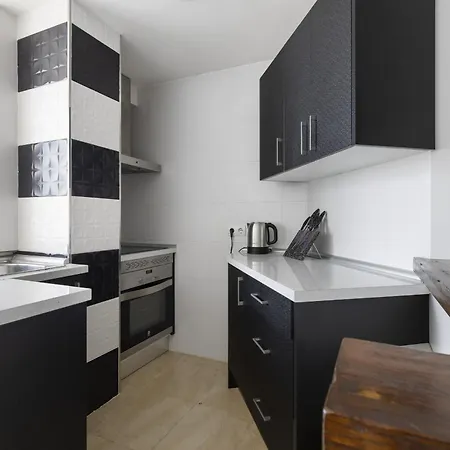 Prime Location 2-bedroom With Seaviews In Torremolinos