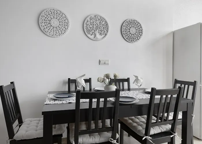 شقة Prime Location With Seaviews In