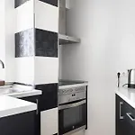 Prime Location With Seaviews In Apartment *