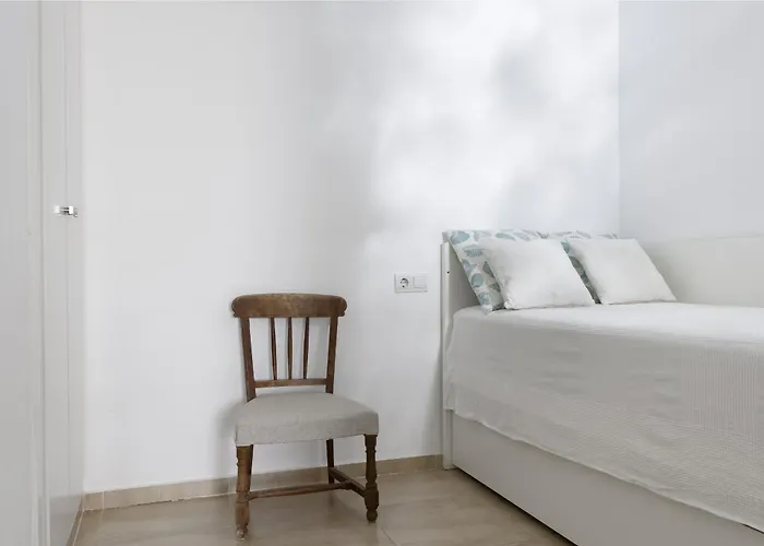 Prime Location With Seaviews In